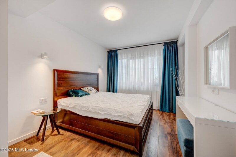 Tunari Casa moderna 4 camere, 141m, living generos, curte verde,